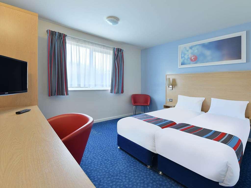 Travelodge Lutterworth Leicester Room photo